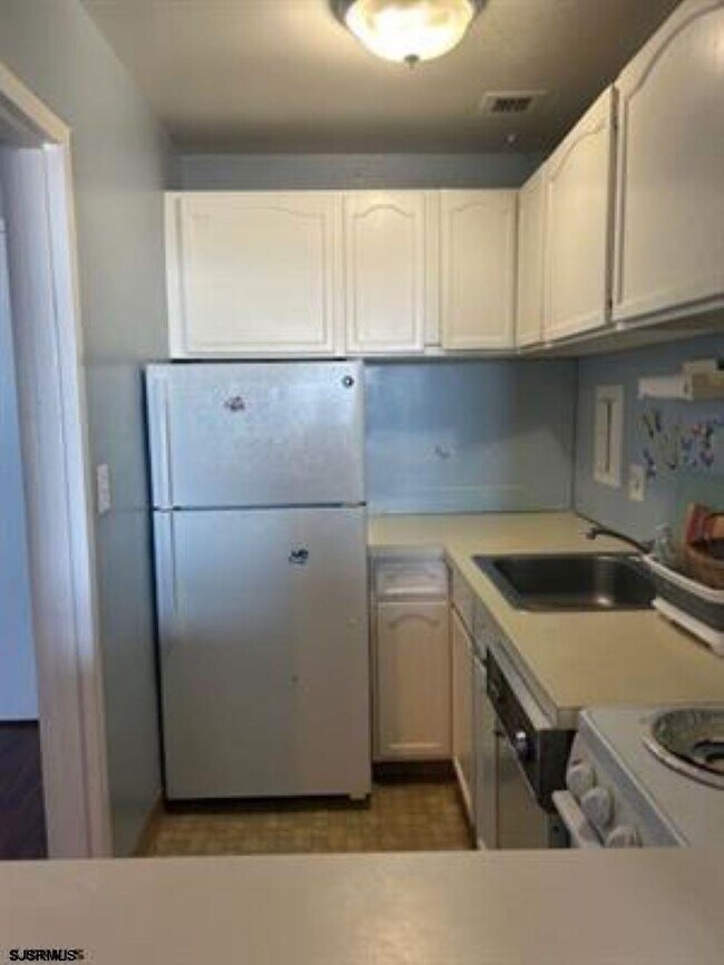 Building Photo - 2721 Boardwalk