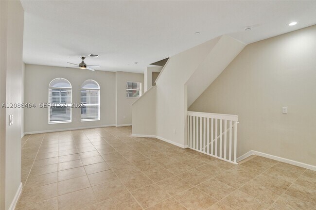 Building Photo - 1033 NE 17th Way
