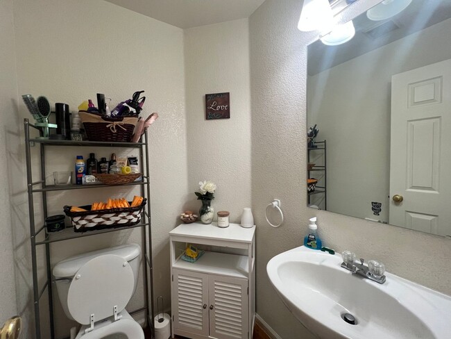 Building Photo - Wonderful Home w/ Breathtaking Mountain View! AVAILABLE 7/5