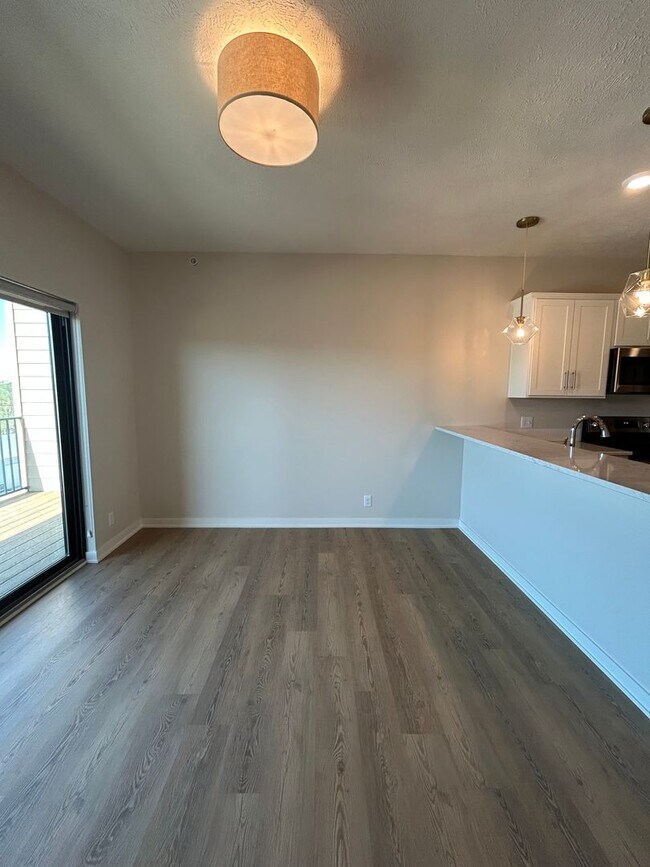 Building Photo - Elkhorn Landing Rentals (20605 Elkhorn Dr.)