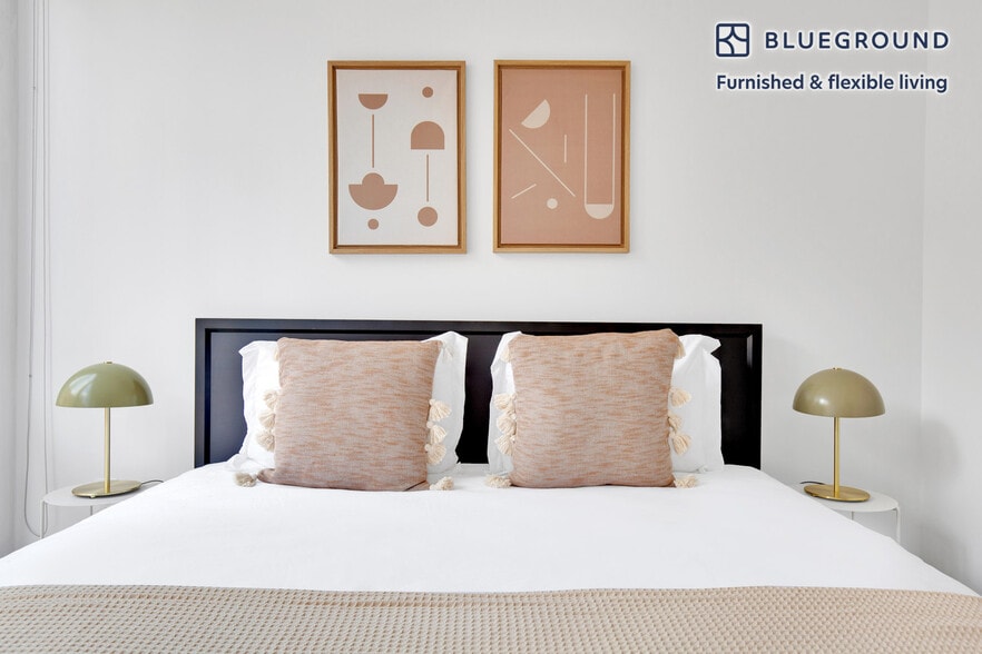 Building Photo - 309 5th Ave