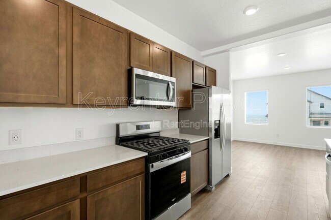 Building Photo - 371 E Levengrove Dr