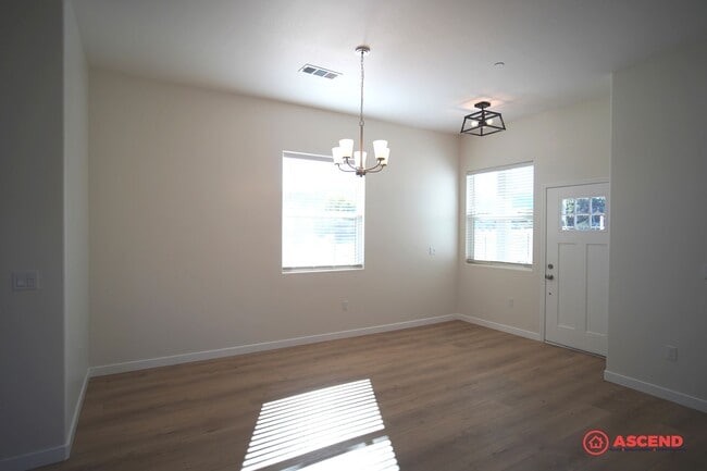 Building Photo - Brand New Home In Tehachapi!