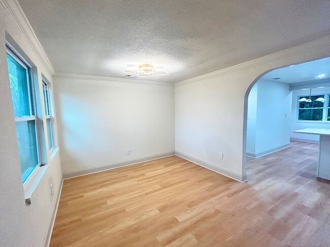 Building Photo - Newly Renovated 2-Bed, 1-Bath Duplex with Modern Upgrades