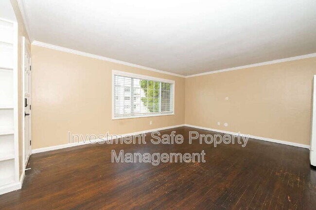Building Photo - 4982 Baltimore Dr