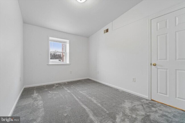 Building Photo - 3452 Sunnyside Ave