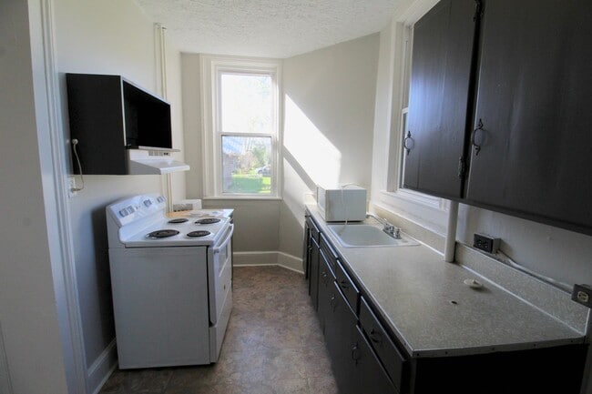 Building Photo - 1 bed, 1 bath apartment for rent in Downtown Harrisonburg!