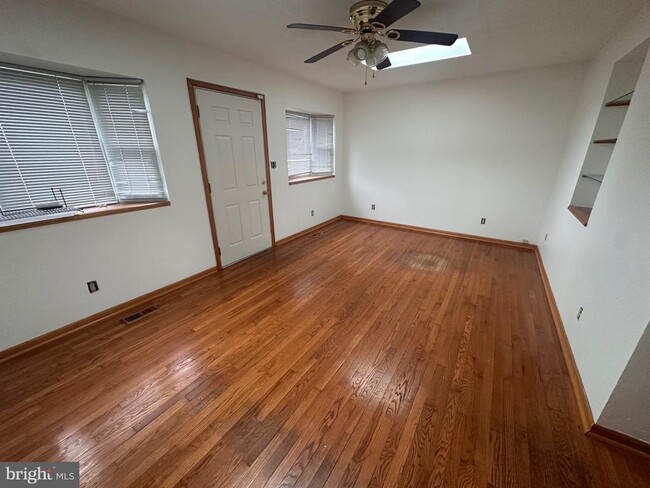 Building Photo - 6518 Belle Vista Ave