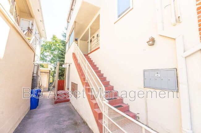 Building Photo - 846 York St