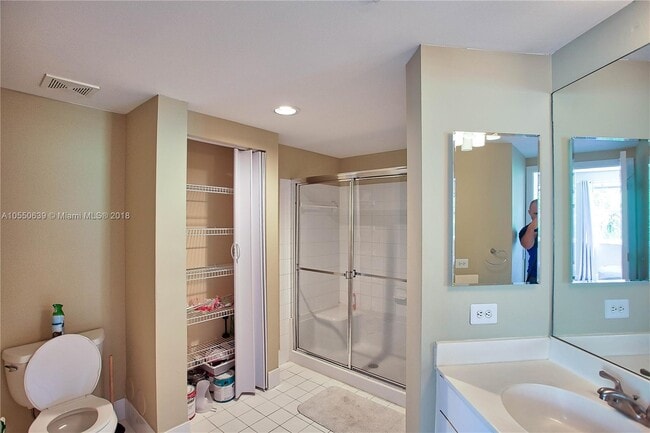 Building Photo - 17145 N Bay Rd