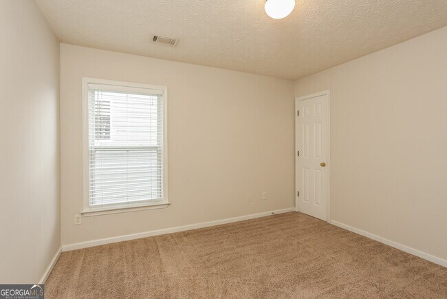 Building Photo - 3200 Cooper Woods Dr