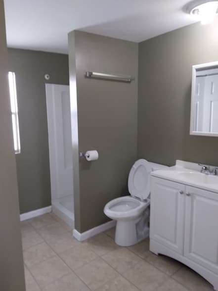 Building Photo - 3020 NW 28th Ln