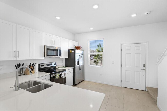 Building Photo - 8865 Daybreak St