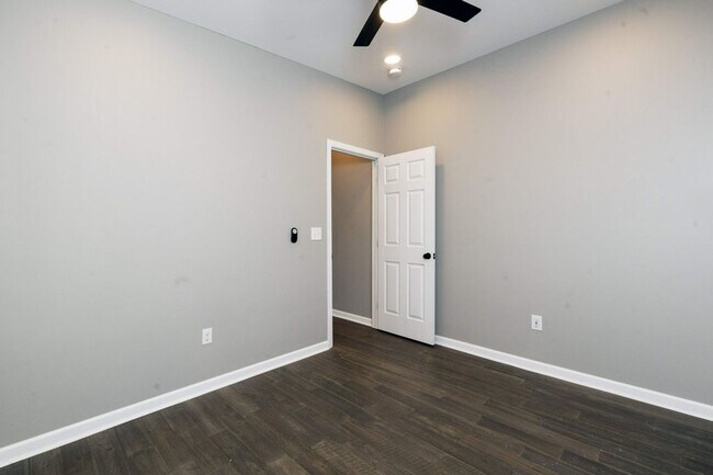 Building Photo - Clark Pl  60-64 MLR