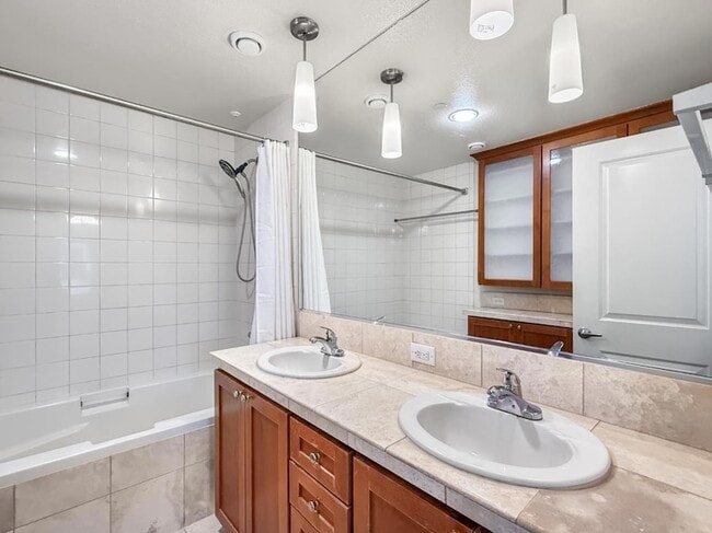 Building Photo - 830 Frederick Commons