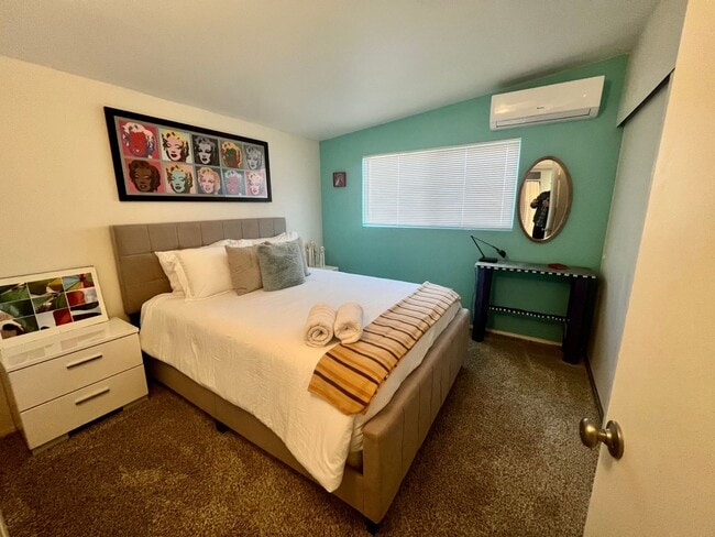 Building Photo - 3 Bedroom 2 Bathroom - Fully Furnished - Mid Century Modern