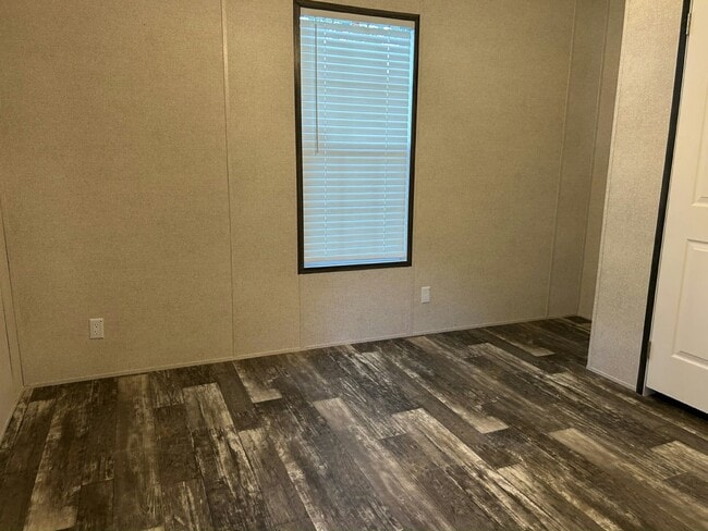 Building Photo - 38651 Tarr Dr
