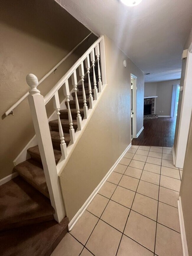 Building Photo - 1569 Jacks Dr