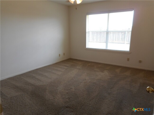 Building Photo - 214 Gemini Ct
