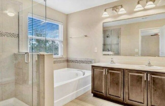 Building Photo - Luxury 2 Story 4 bedroom 3.5 bath Sanford ...