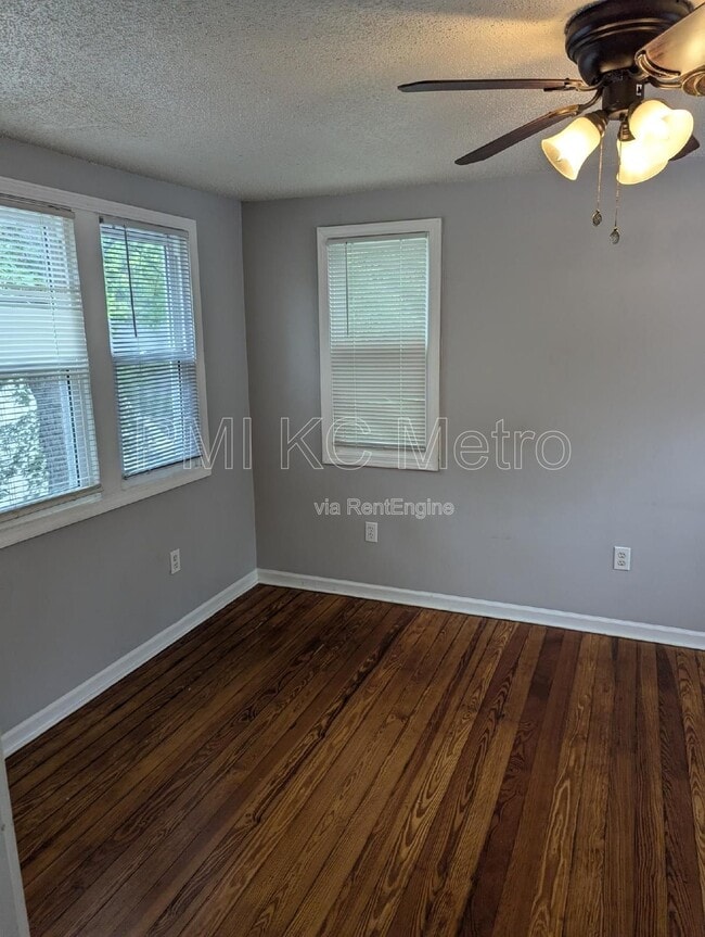 Building Photo - 724 S Grand Ave