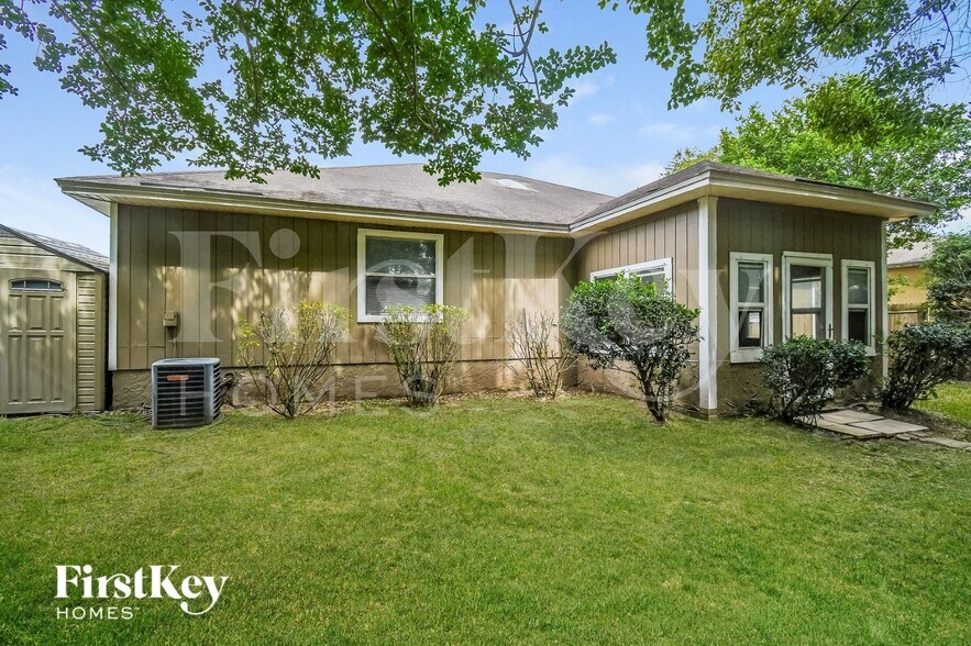 Building Photo - 3500 Wentworth Cir W