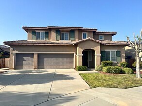 Building Photo - Spacious Two Story 5bd/3ba House