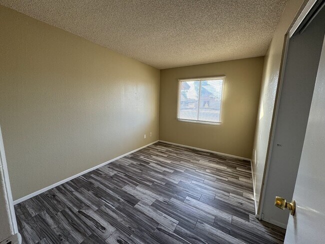 Building Photo - Remodeled Peoria 3br