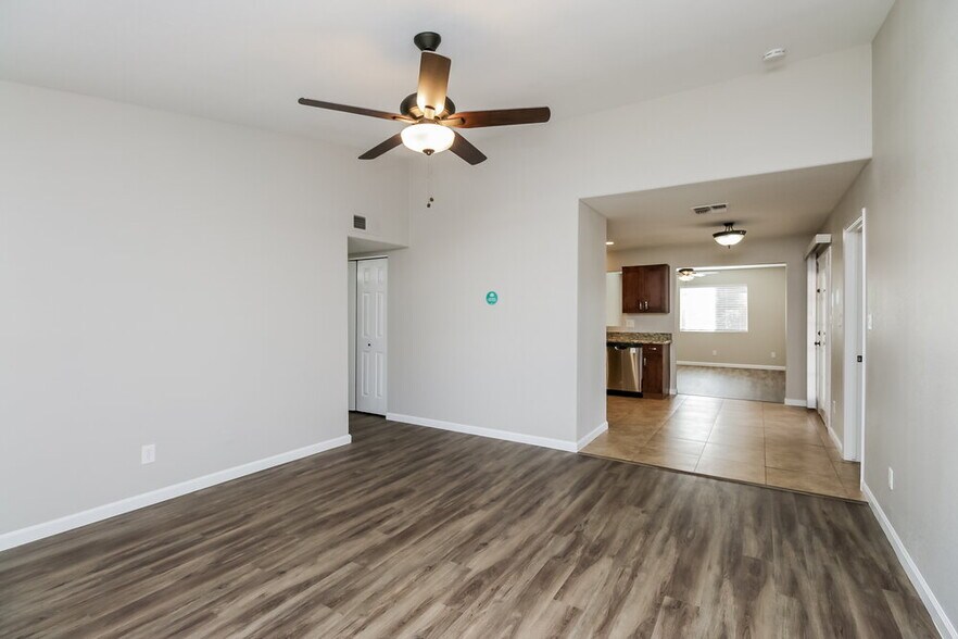 Building Photo - 3421 E Dragoon Ave