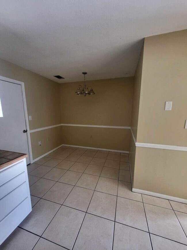 Building Photo - 2108 Calle De Castelar