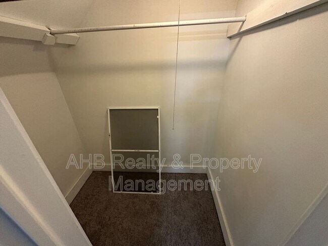 Building Photo - 528 Baldwin Rd