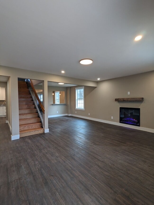 Building Photo - Beautifully Renovated Farmhouse for Lease