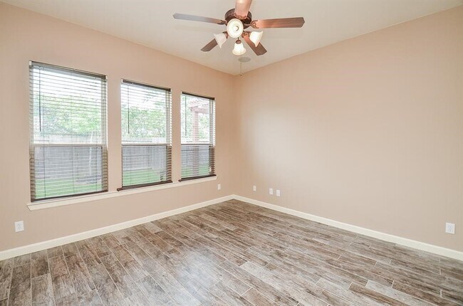 Building Photo - 4006 Autumn Pines Trail