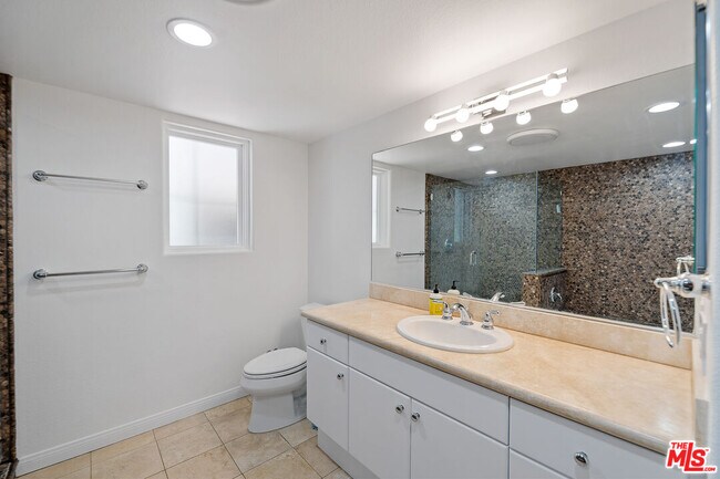 Building Photo - 851 N San Vicente Blvd