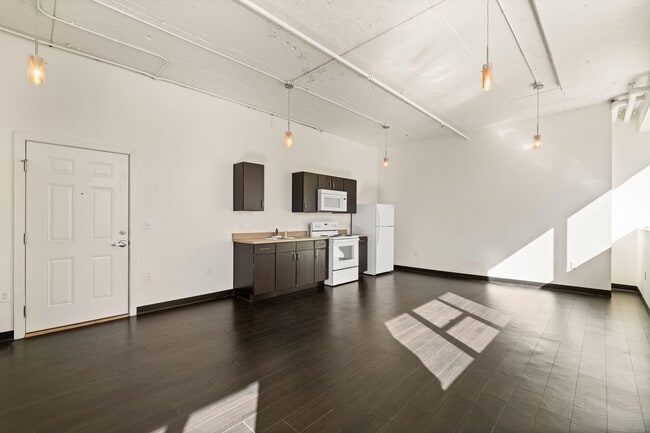 Building Photo - 517 Gold Ave SW