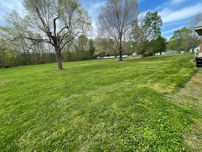 Building Photo - Studio Apt For Rent in Kuttawa Near Lake