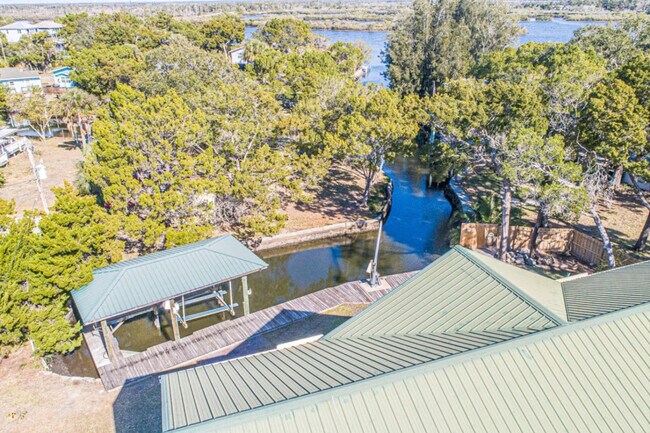 Building Photo - 2247 S Waterman Dr