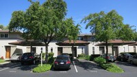 Building Photo - Updated Spacious Townhome in Great WC Loca...