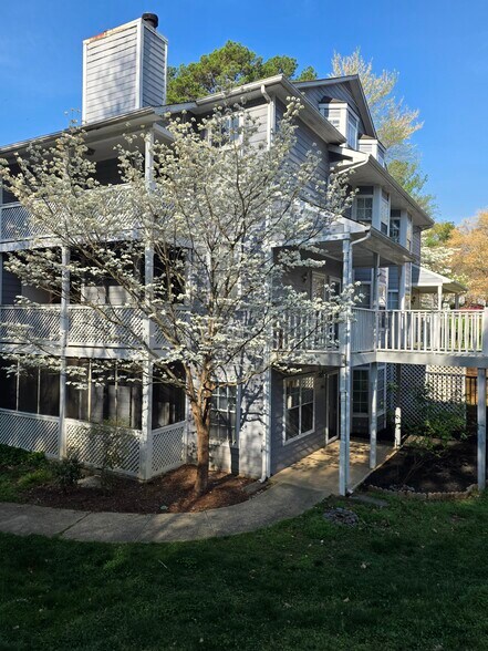 Building Photo - 6043 Green Forest Dr