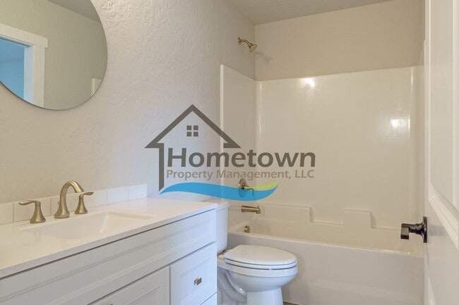 Building Photo - 3 Bedroom Home with 1.5 Bathrooms and an A...