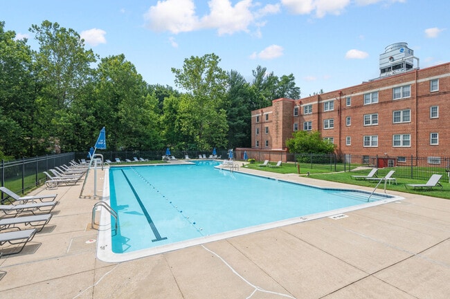 Building Photo - 2202 Washington Ave