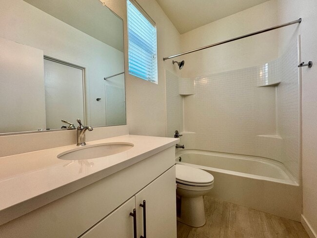Building Photo - NEWER 2 BED, 2.5. BATH TOWNHOME IN BROADWAY AREA OF SACRAMENTO