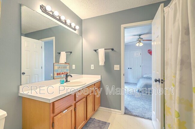 Building Photo - 2318 N England Ct