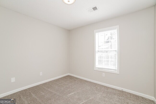 Building Photo - 5725 Newnan Cir