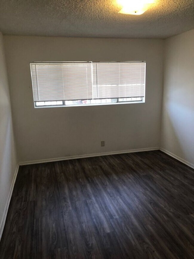 Building Photo - 9847 Loftus Dr