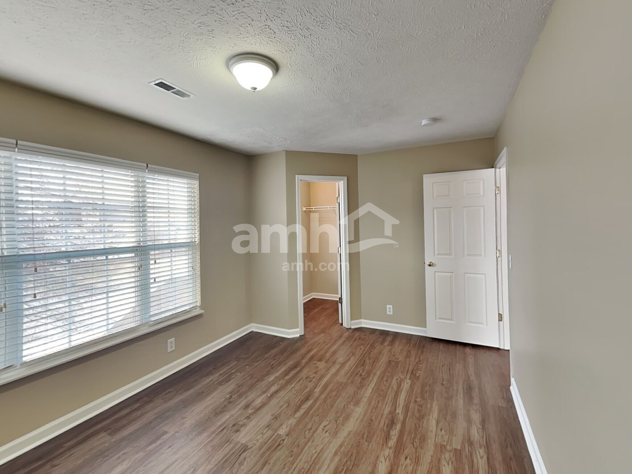 Building Photo - 4060 Longfellow Dr