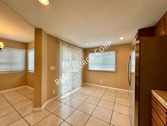 Building Photo - 3 Bedroom (2 Masters), 3 Full Bath House f...