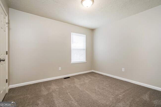 Building Photo - 701 Jamestown Pl