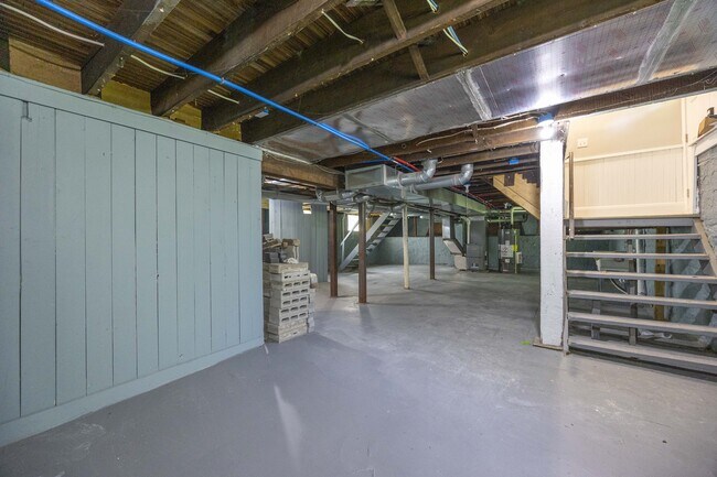 Building Photo - 1496 E 107th St