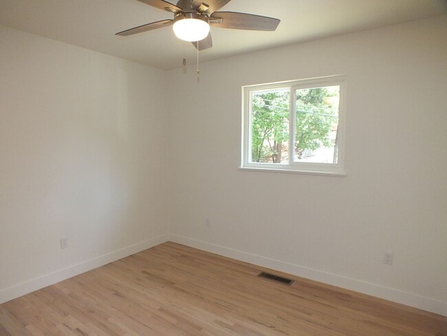 Building Photo - Remodeled 3/2 Placerville home near downtown and Marshall Medical!